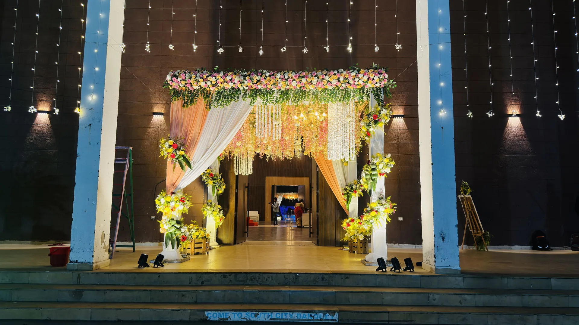 Illuminated Grand Floral Wedding Entrance Archway Kolkata